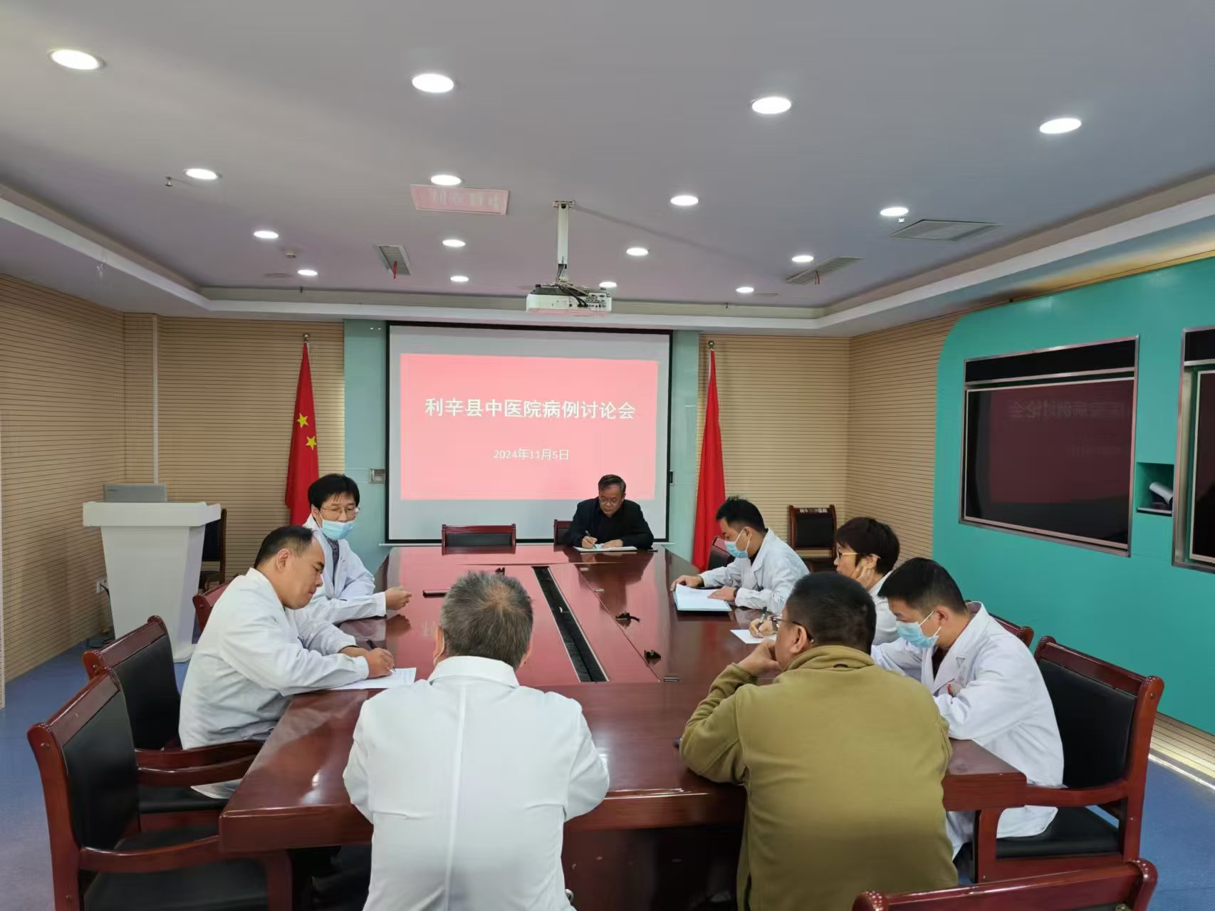 巡回医疗病例讨论.jpg 巡回医疗病例讨论.jpg