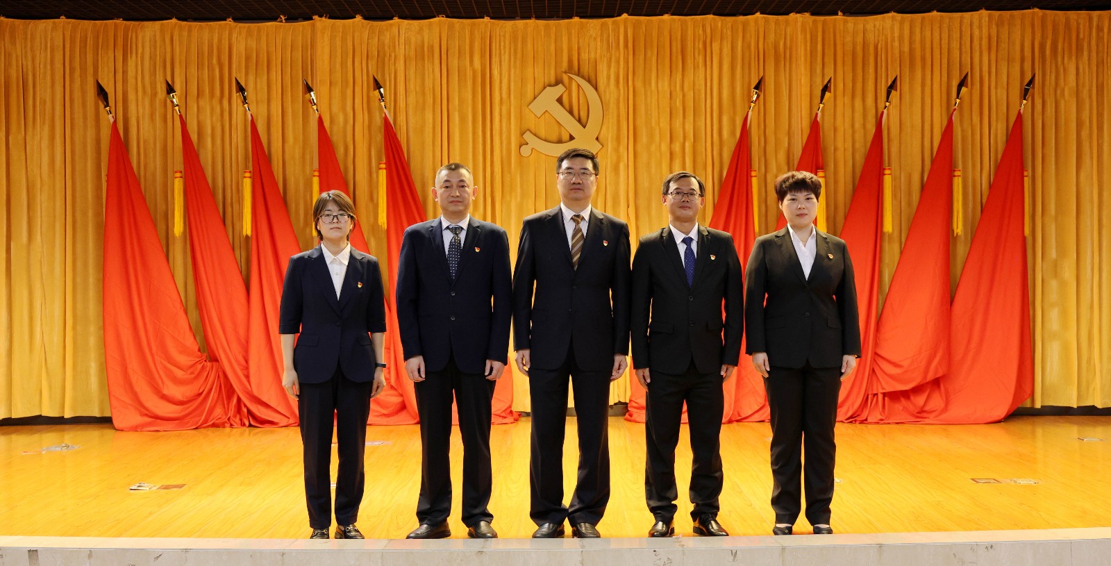 第一次党员大会 纪委合照_副本.jpg